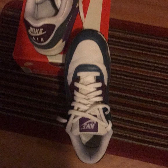 Women Nike size 9.5 with the Box - Picture 3 of 7